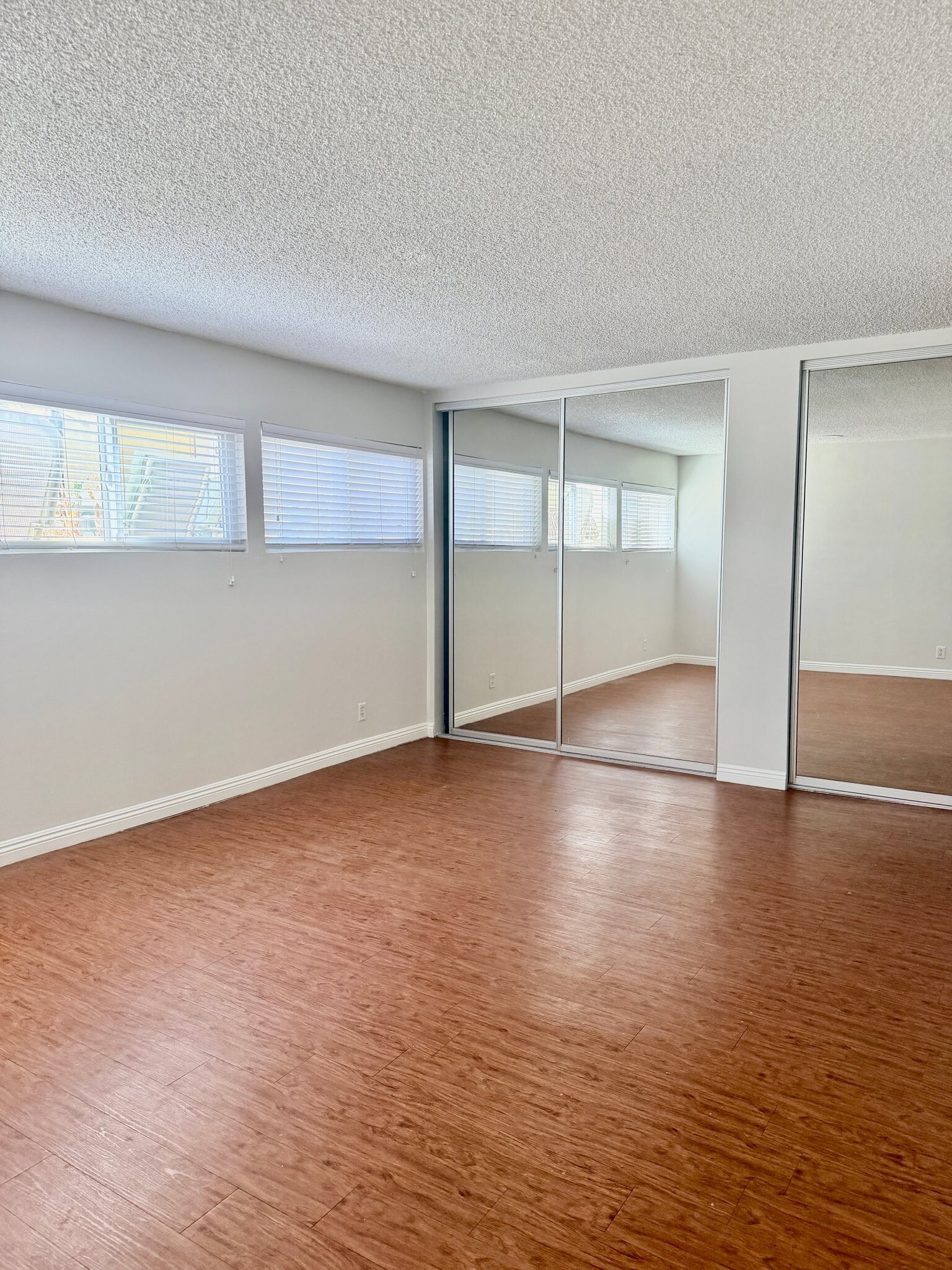 Building Photo - 17440 Burbank Blvd
