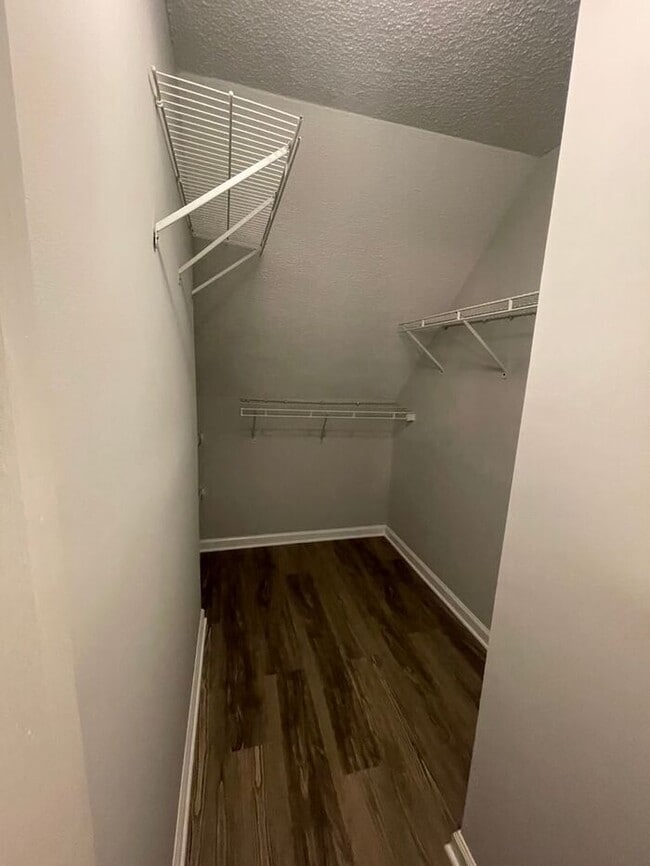 Building Photo - Charming 2-Bed, 2-Bath Townhouse in NW Kno...