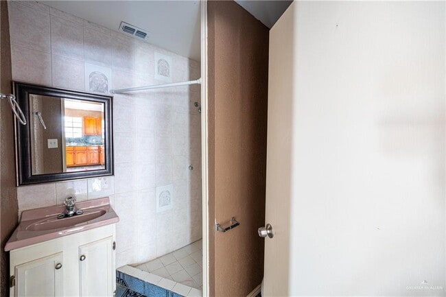 Building Photo - 18 Expressway 83