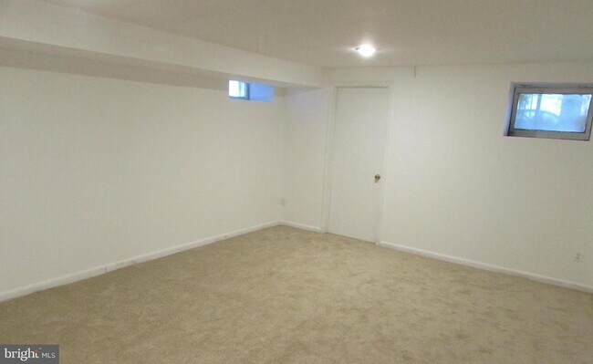 Building Photo - 2735 Chesterfield Ave