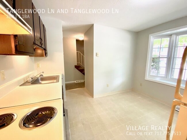 Building Photo - 442 Tanglewood Ln