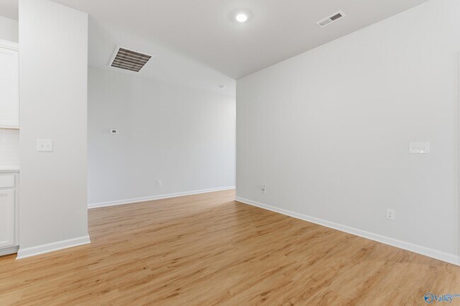 Building Photo - 186 Pennington Ave