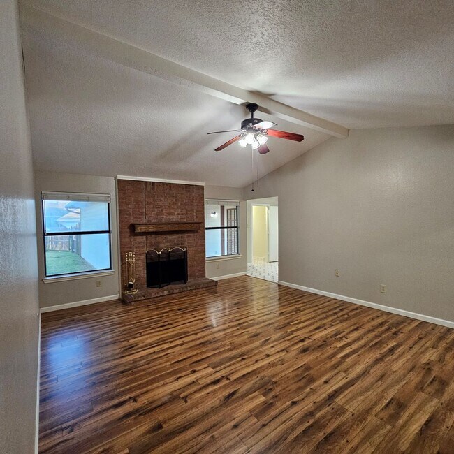 Building Photo - 1402 Sheppard Ln