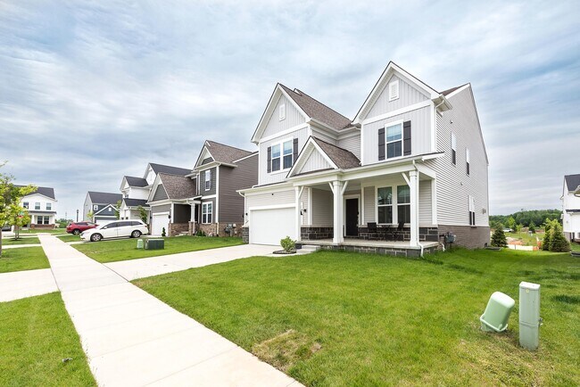 Building Photo - 737 Haywood Dr
