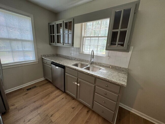 Building Photo - 245 Beechwood Cir