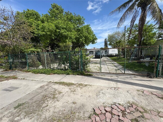 Building Photo - 3175 NW 27th St