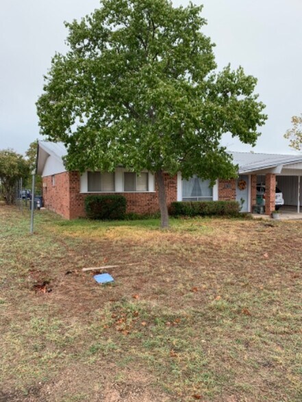 Building Photo - 1823 Greenwood Ln