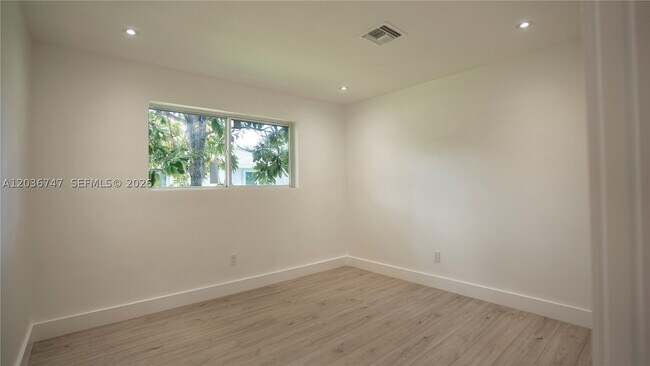 Building Photo - 15340 SW 85th Ave