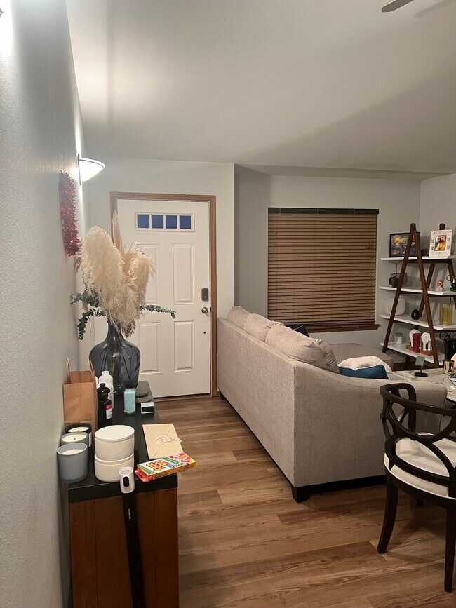 Building Photo - 232 Poplar St