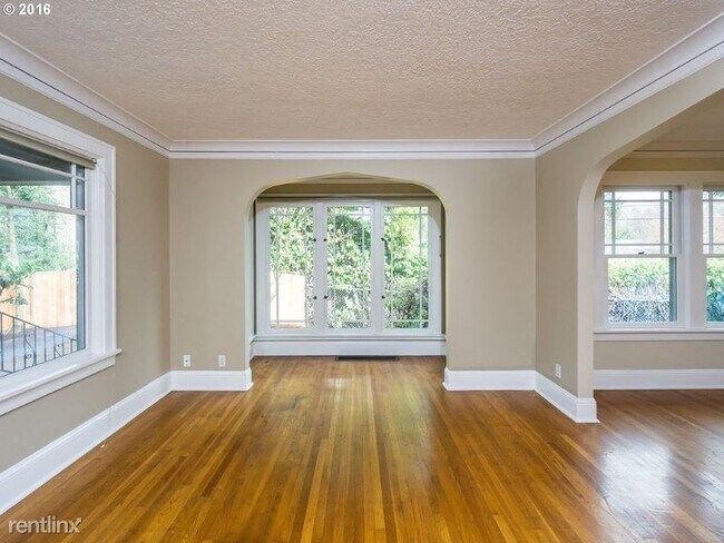 Building Photo - 3 br, 2 bath House - 7130 SW Canyon Drive