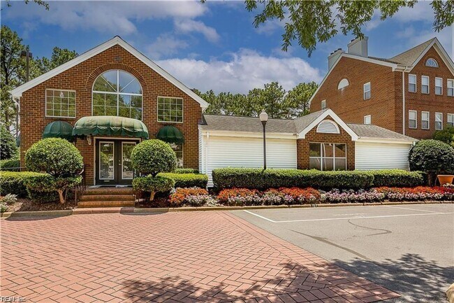 Building Photo - Ghent on the Square