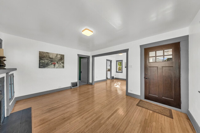 Building Photo - Beautiful Sugarhouse 3 Bedroom!