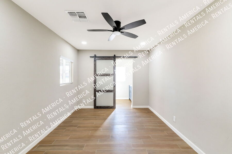 Building Photo - 4733 E 18th St