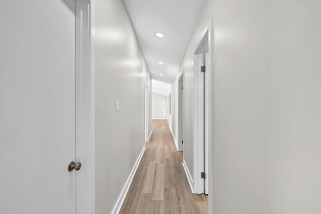 Building Photo - 6 Sundance Pl