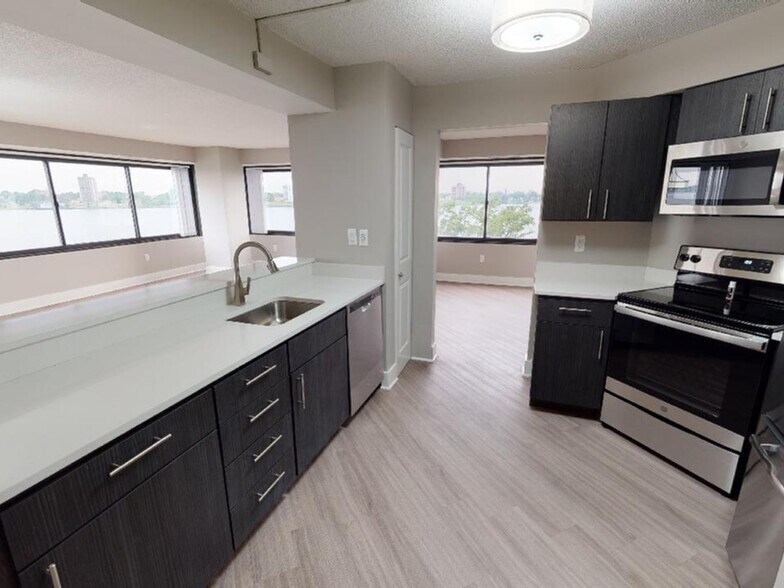 Riverfront Towers 100300 Riverfront Dr Detroit MI 48226 Apartment Finder