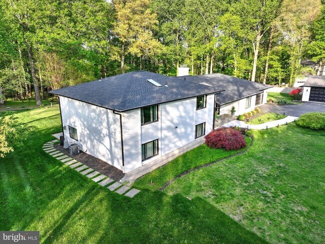 Building Photo - 317 Springvale Rd