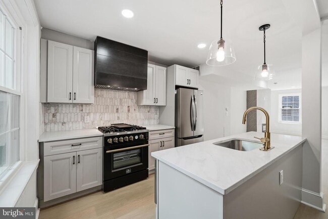 Building Photo - 423 S 20th St
