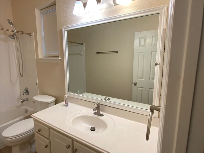 Building Photo - 118 W Russet Grove Cir