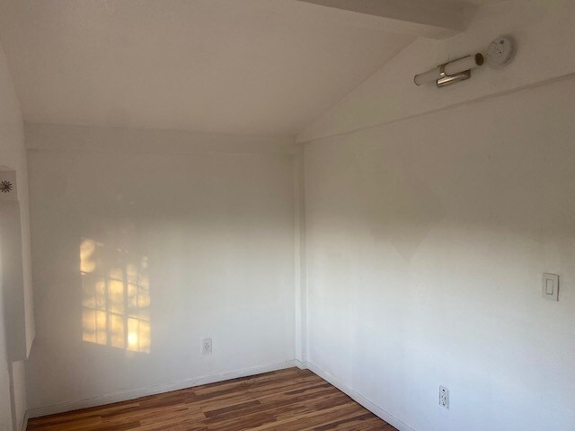 Building Photo - 1492 W 27th St