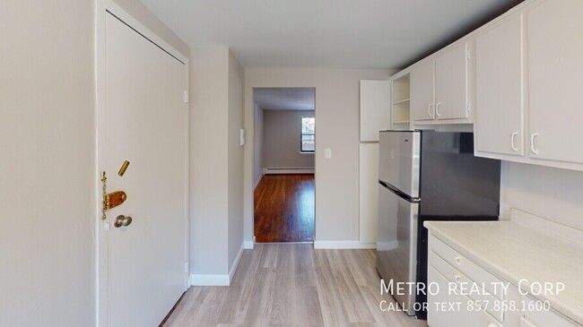 Building Photo - Charming 1-Bed in Brookline – Heat & Hot W...