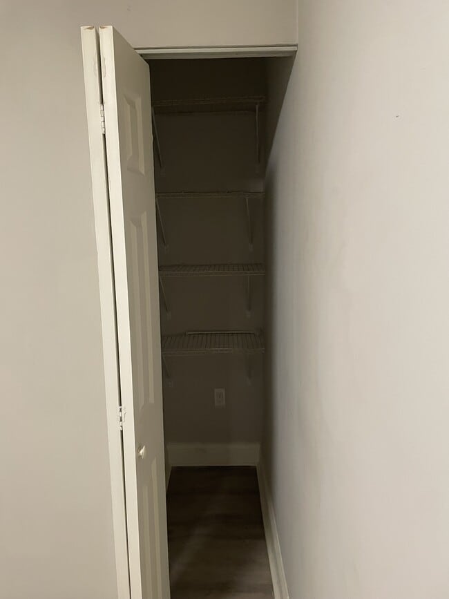 Building Photo - 1935 Addison Rd S