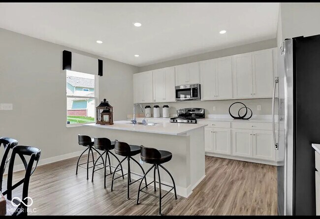 Building Photo - 16935 Sherwin Ct