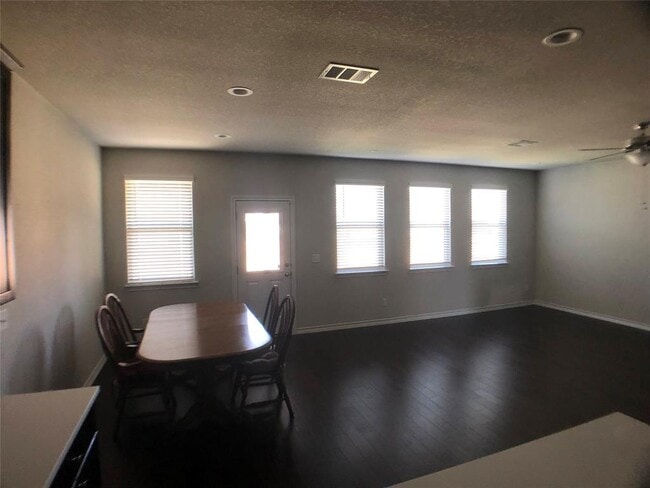 Building Photo - 113 Flexus Ln
