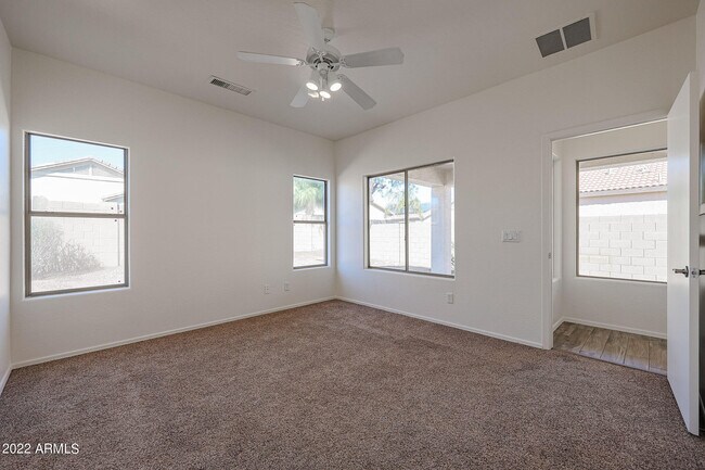 Building Photo - 16848 W Cottonwood St