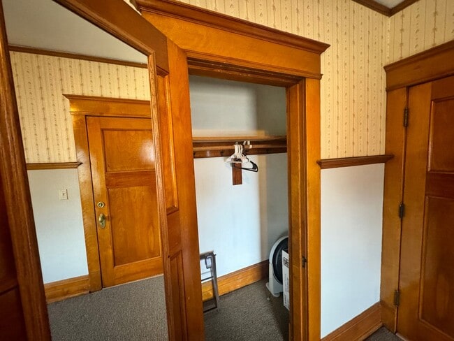 Building Photo - AVAILABLE June - Beautiful 1 Bed 1 Bath - ELECTRIC INCLUDED!