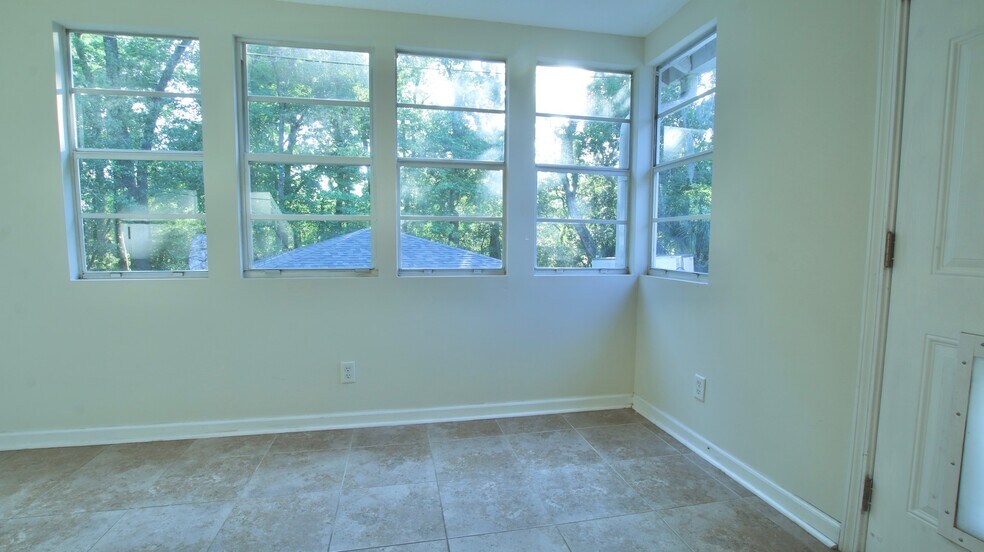 Building Photo - 1554 Geraldine Dr