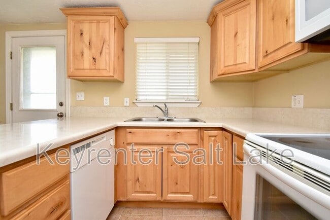 Building Photo - 7340 Cottonwood St