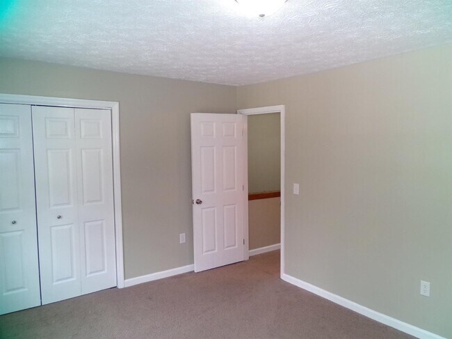 Building Photo - 244 Meadowview Dr
