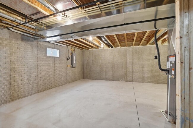 Building Photo - 330 Cattail Ct