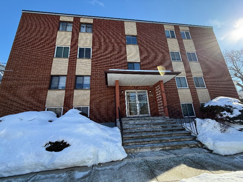 Building Photo - 44 Maple St