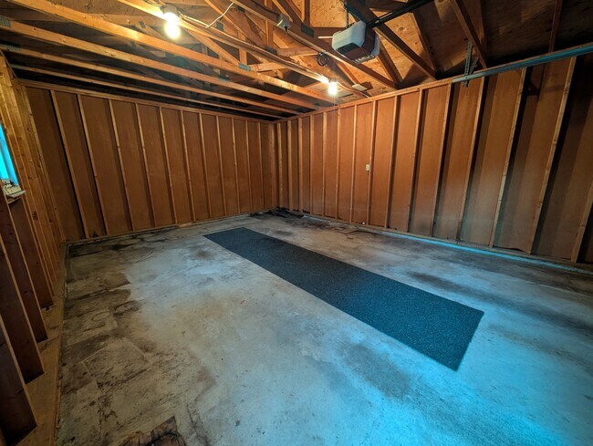 Building Photo - 528 NE Ohio Ave