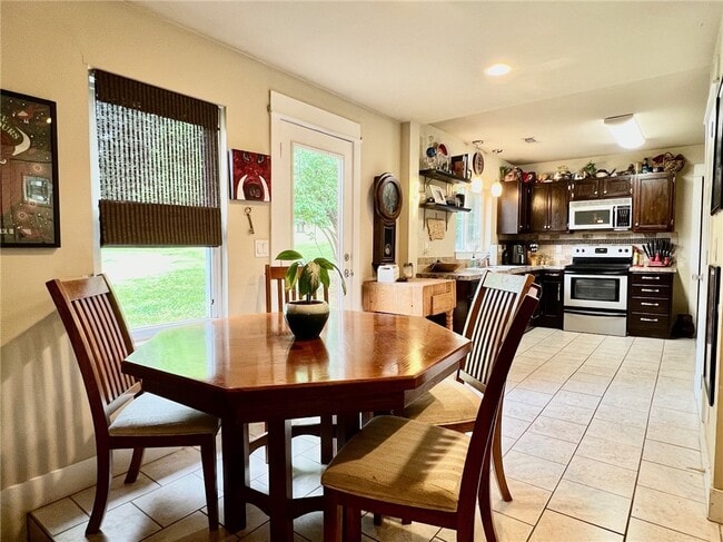 Building Photo - 628 N Mission Blvd