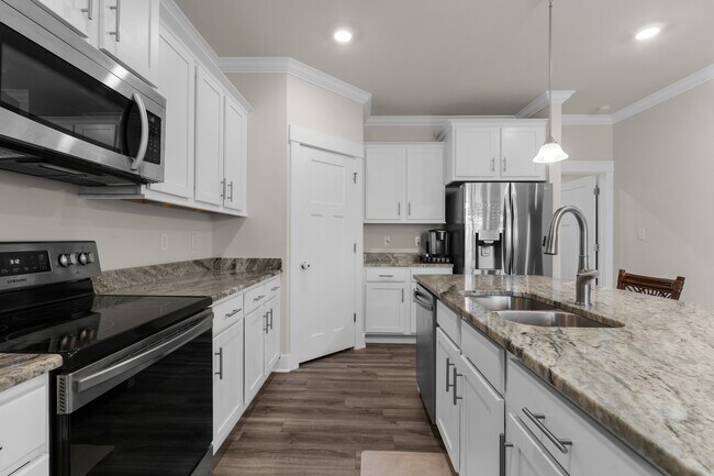 Building Photo - 1048 Pheasant Cir