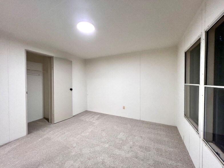 Building Photo - 413 Elm Ln