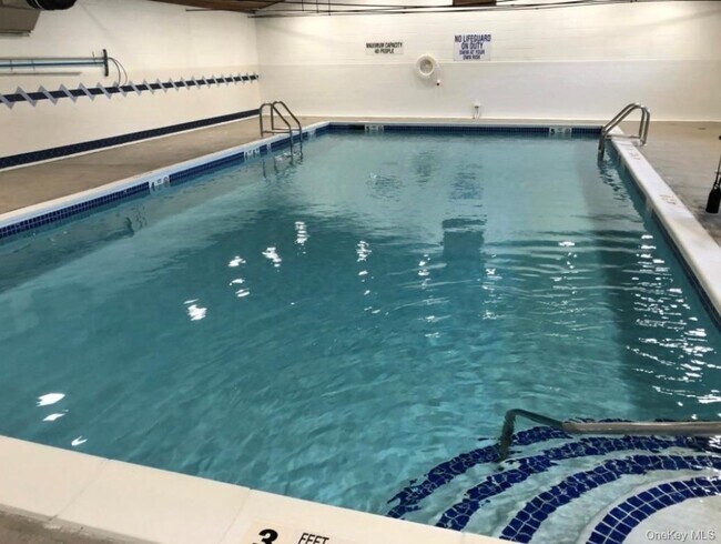 Building Photo - 199 Pointe Cir N