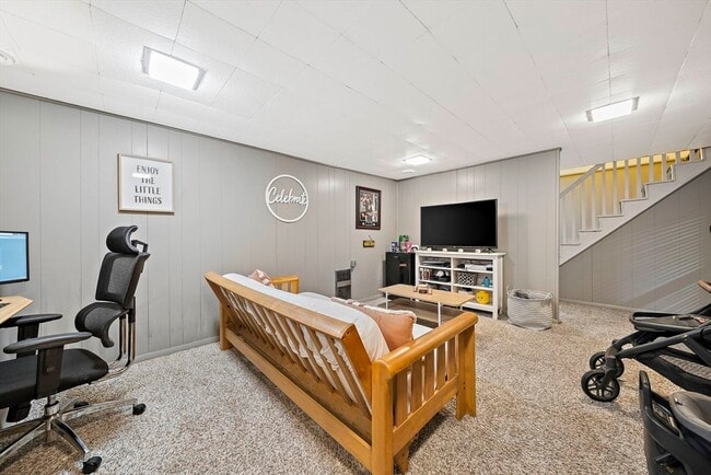 Building Photo - 95 Oriole Rd