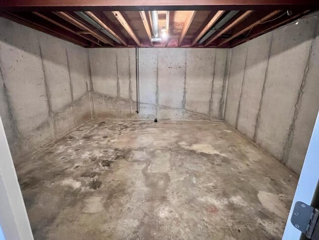 Building Photo - 114 Persimmon Dr