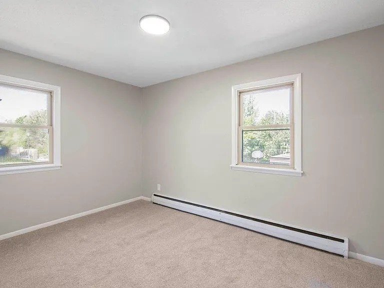 Building Photo - 2081 Hillview Rd