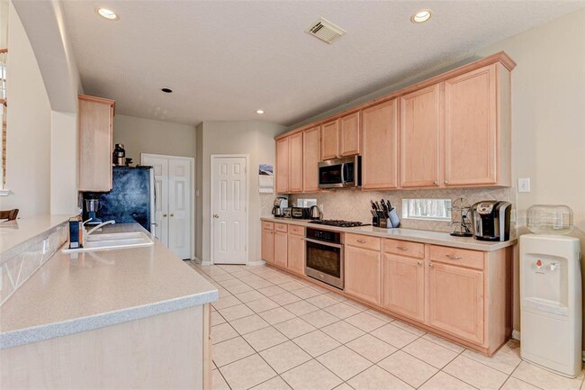 Building Photo - 1138 Jasons Bend Dr