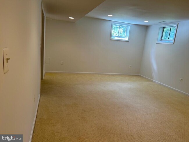 Building Photo - 46728 Hollow Mountain Pl