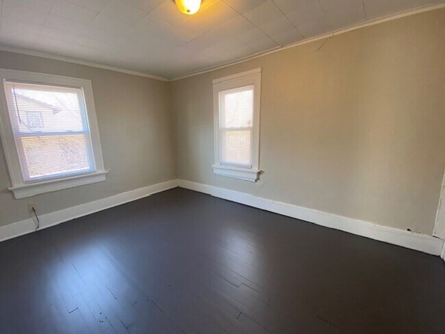 Building Photo - A charming three bedroom, one bathroom sin...