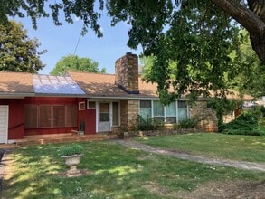 Building Photo - 3 BR/3 BA Home with Large Yard