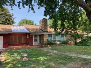Building Photo - PENDING: 3 BR/3 BA Home with Large Yard