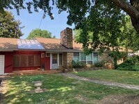 Building Photo - 3 BR/3 BA Home with Large Yard
