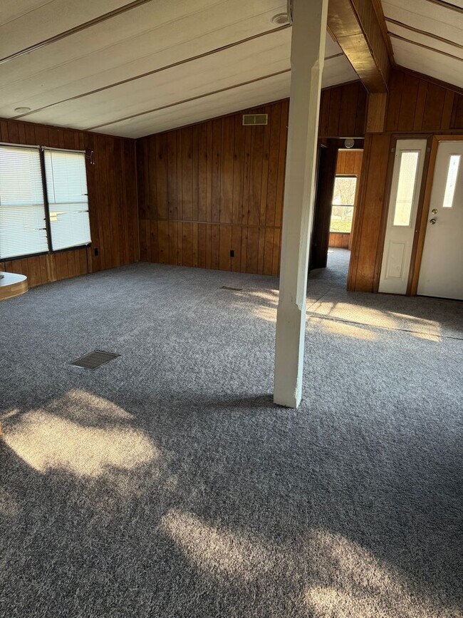 Building Photo - 662 Shippensburg Rd