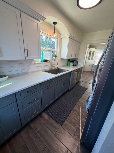 Building Photo - 790 17th St NE